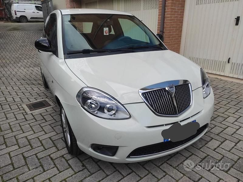 Usata Lancia Ypsilon 75 CV (55 kW) 2011 Bianco Utilitaria