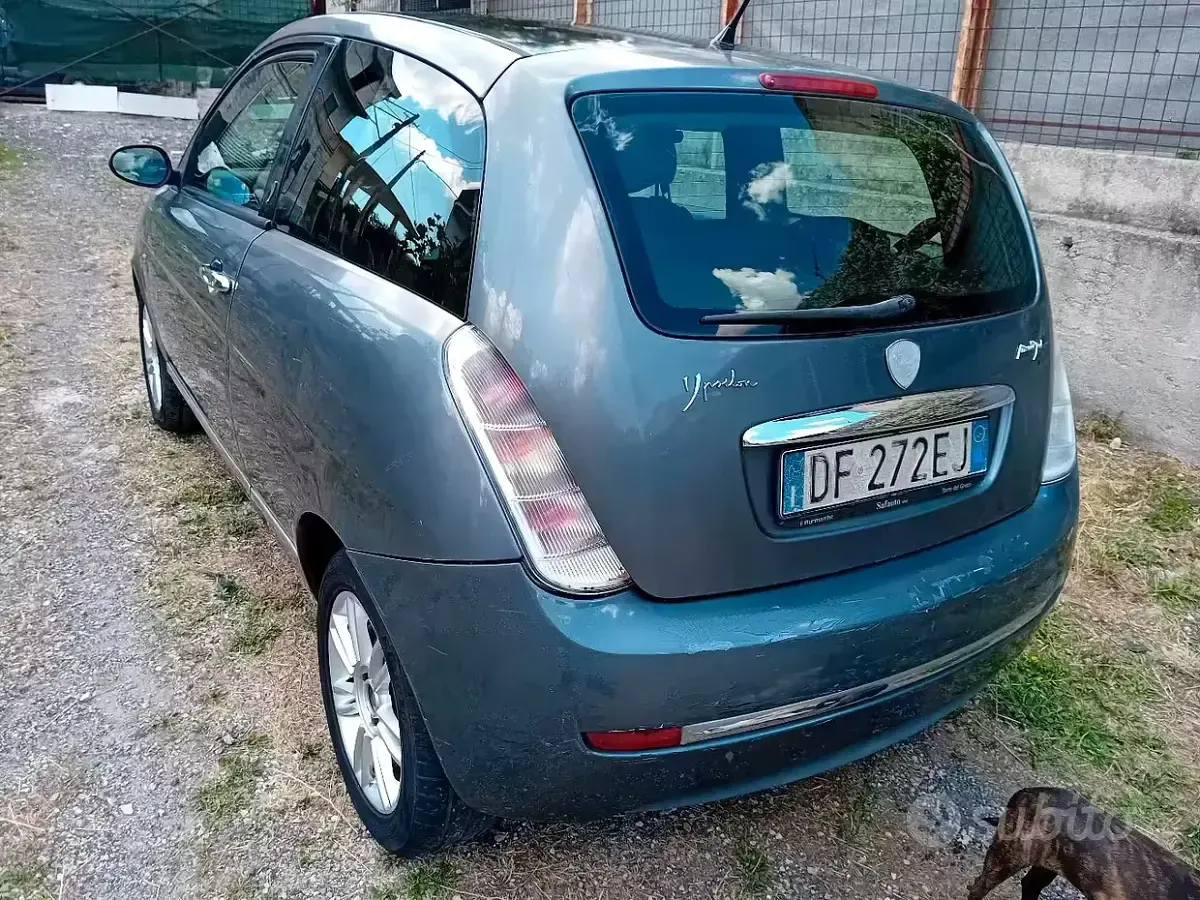 Usata Lancia Ypsilon 90 CV (66 kW) 2006 Grigio Utilitaria