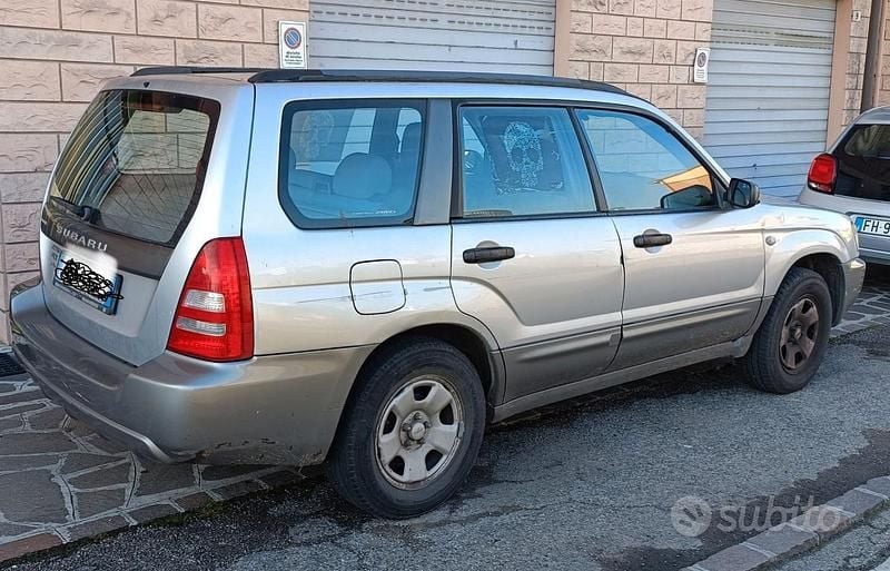 Usata Subaru Forester 2005 Grigio SUV