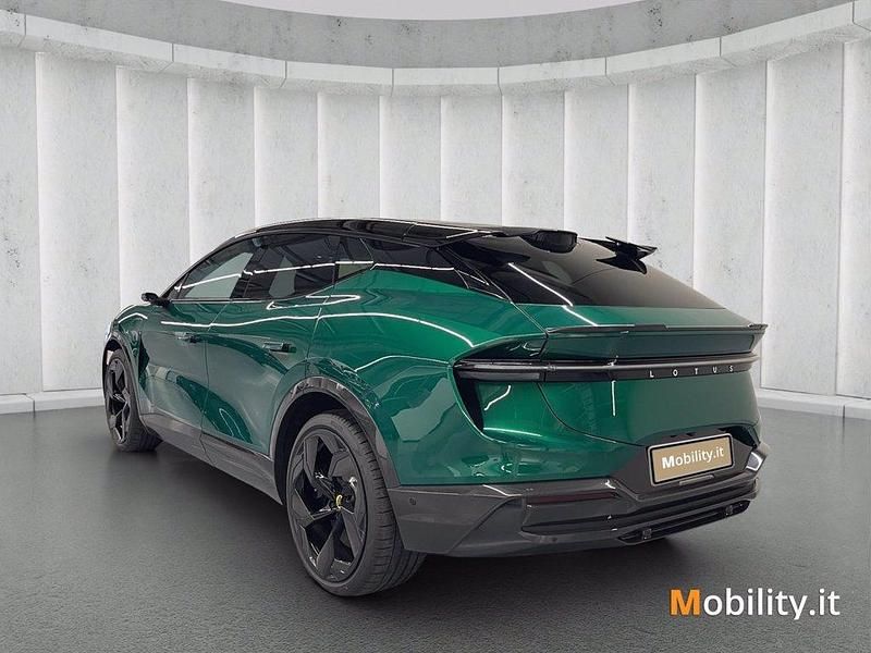 Nuova Lotus Eletre 675 kW (918 CV) 2025 Verde SUV