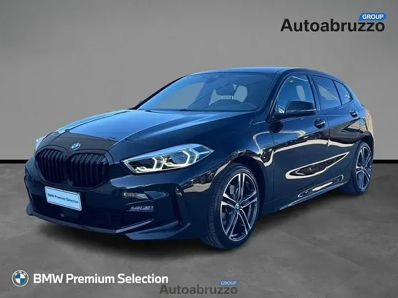 Begagnad BMW 118 M Sport 150 HK (110 kW) 2023 Svart Halvkombi