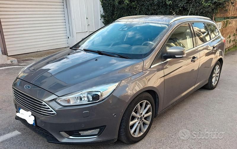 Usata Ford Focus 120 CV (88 kW) 2015 Grigio Station wagon