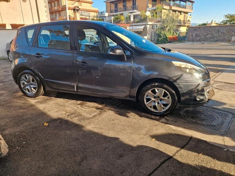Grigio Usata 2011 Renault Scénic III Dynamique Monovolume | 2500 € (Super prezzo) - Immagine 1/4