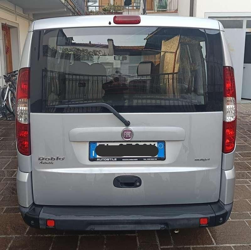 Usata Fiat Doblò 84 CV (61 kW) 2009 Grigio Monovolume