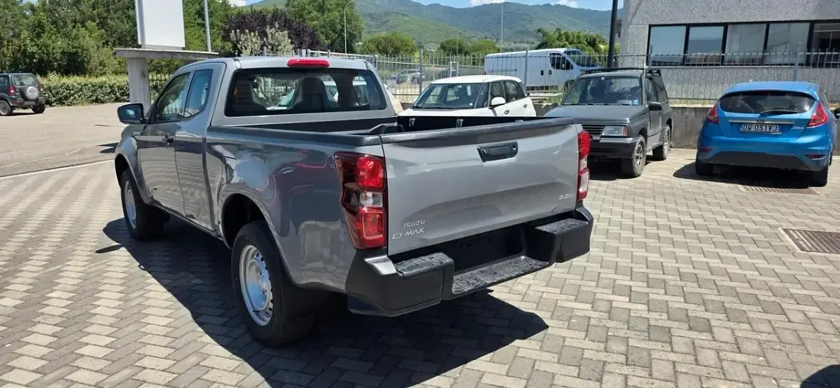 Nuova Isuzu D-Max 164 CV (120 kW) 2026 Grigio Pick-up