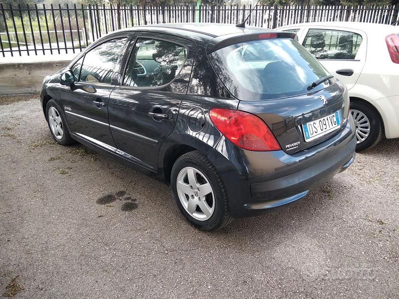 Usata Peugeot 207 70 CV (51 kW) 2008 Berlina