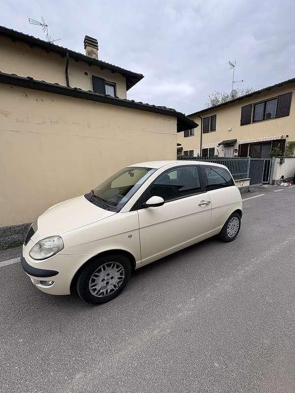 Usata Lancia Ypsilon 69 CV (50 kW) 2005 Giallo Utilitaria