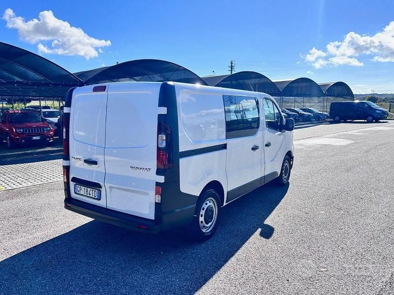 Usata Renault Trafic 110 CV (80 kW) 2023 Bianco Monovolume
