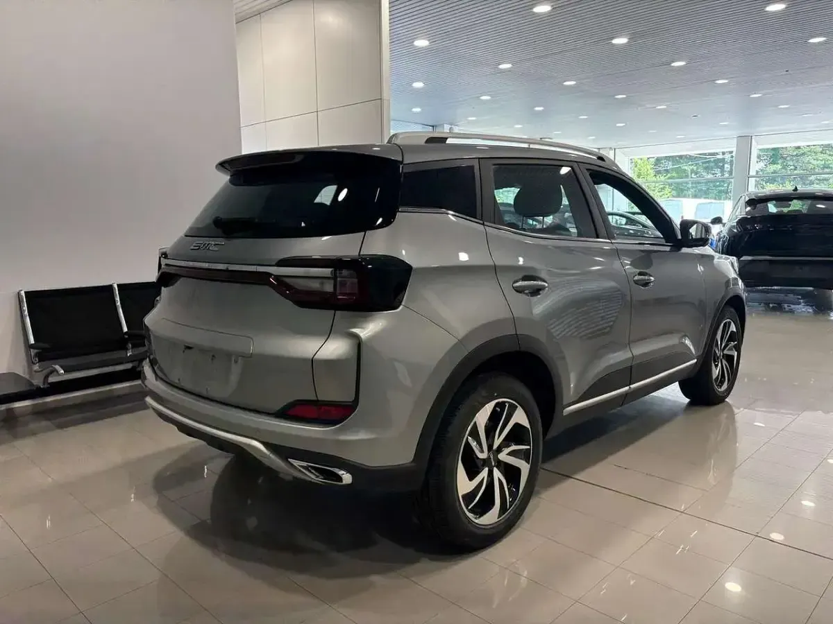 Nuova EMC SEI 113 CV (83 kW) 2026 Argento metallizzato SUV