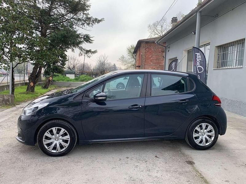 Usata Peugeot 208 Active 68 CV (50 kW) 2016 Blu/azzurro Utilitaria