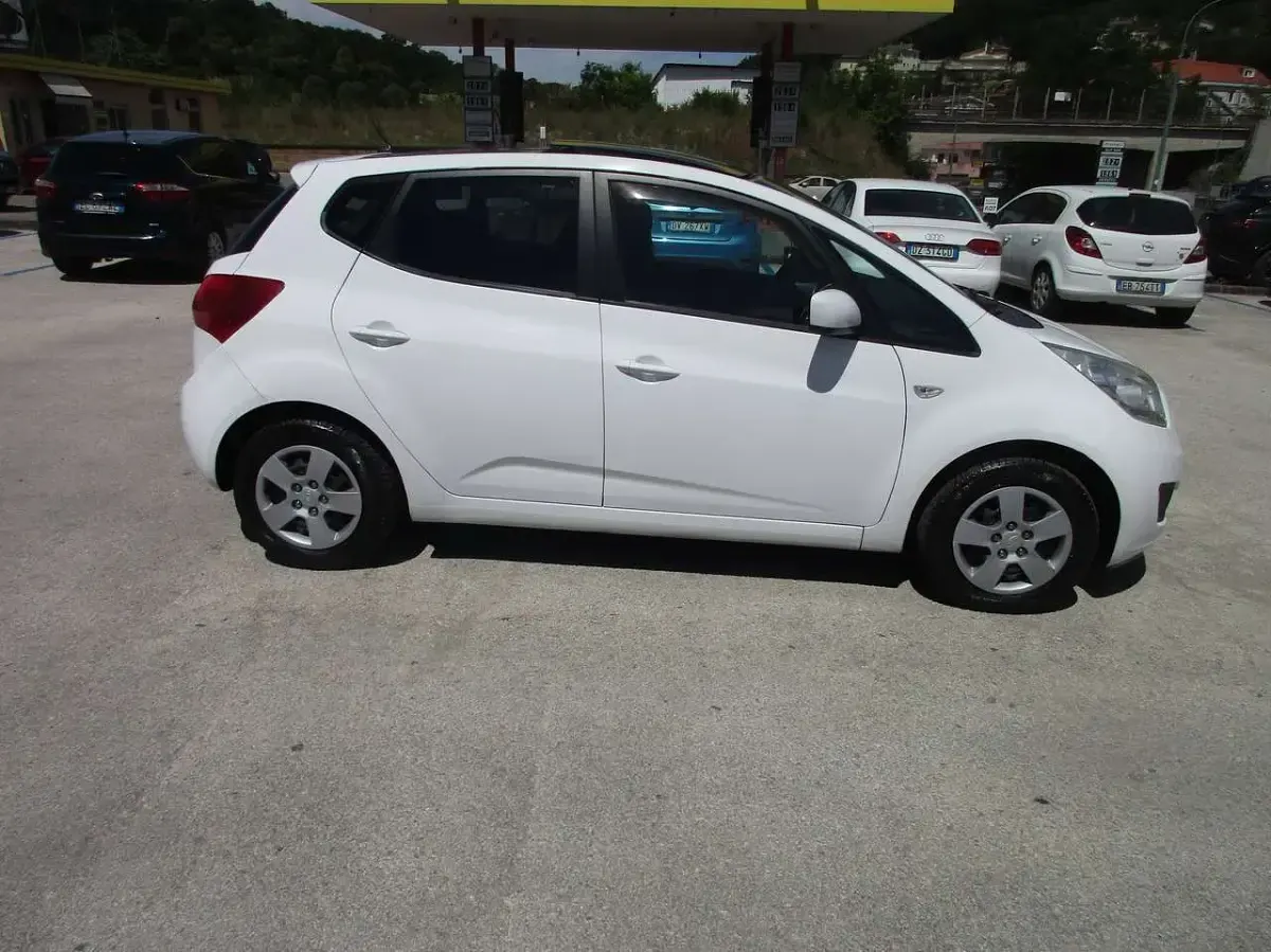 Usata Kia Venga Active 90 CV (66 kW) 2011 Bianco Utilitaria