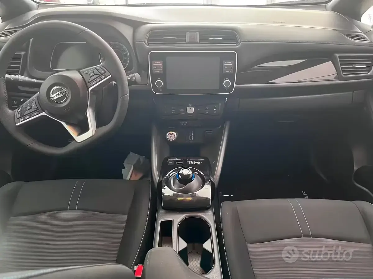 Usata Nissan Leaf Tekna 89 kW (122 CV) 2021 Nero Utilitaria