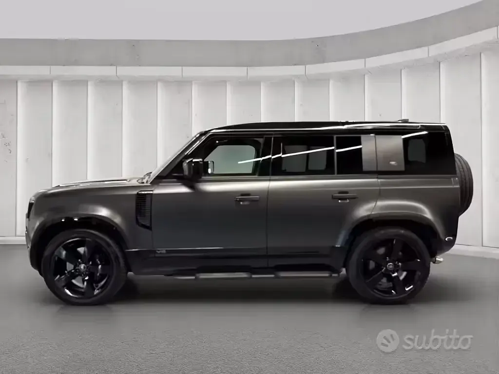 Usata Land Rover Defender 525 CV (386 kW) 2023 Grigio SUV
