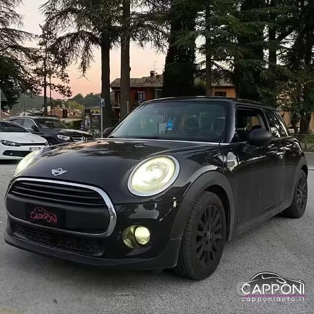 Begagnad Mini ONE 75 HK (55 kW) 2016 Svart Halvkombi