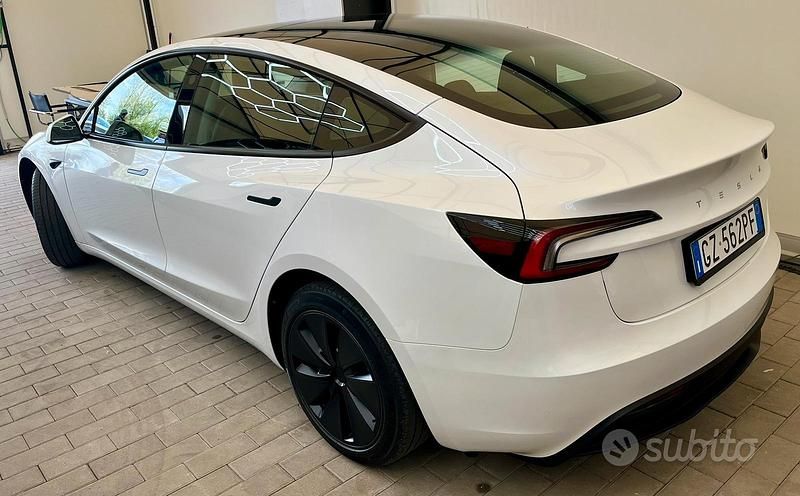 Usata Tesla Model 3 Long Range RWD 366 kW (498 CV) 2025 Bianco Berlina