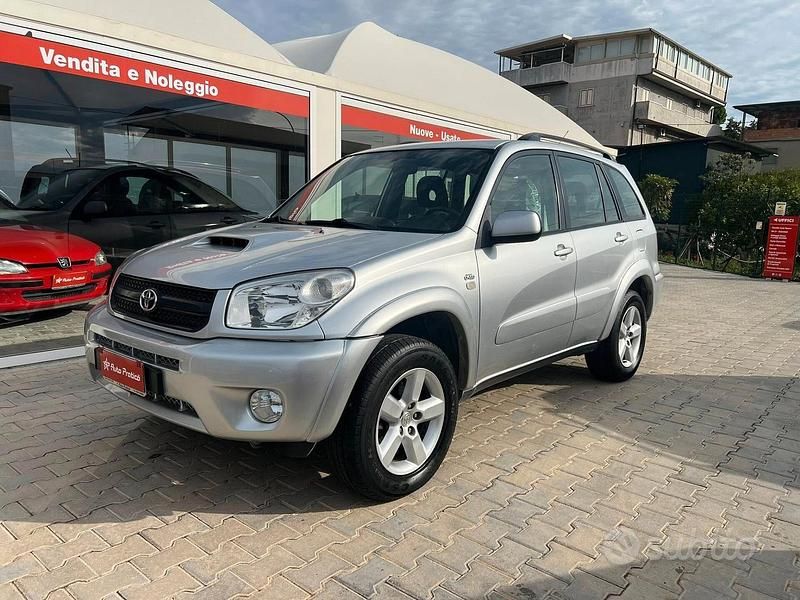 Grigio Usata 2004 Toyota RAV4 Sol SUV | 4900 € (Molto cara) - Immagine 1/4