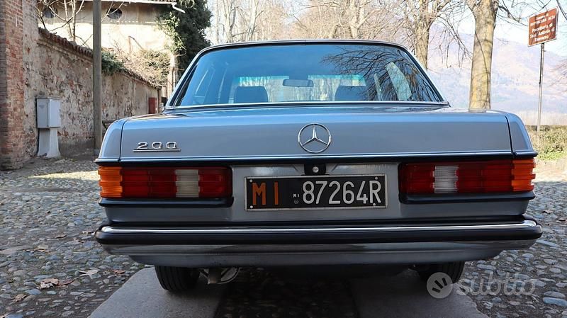 Usata Mercedes 200 1981 Blu Berlina