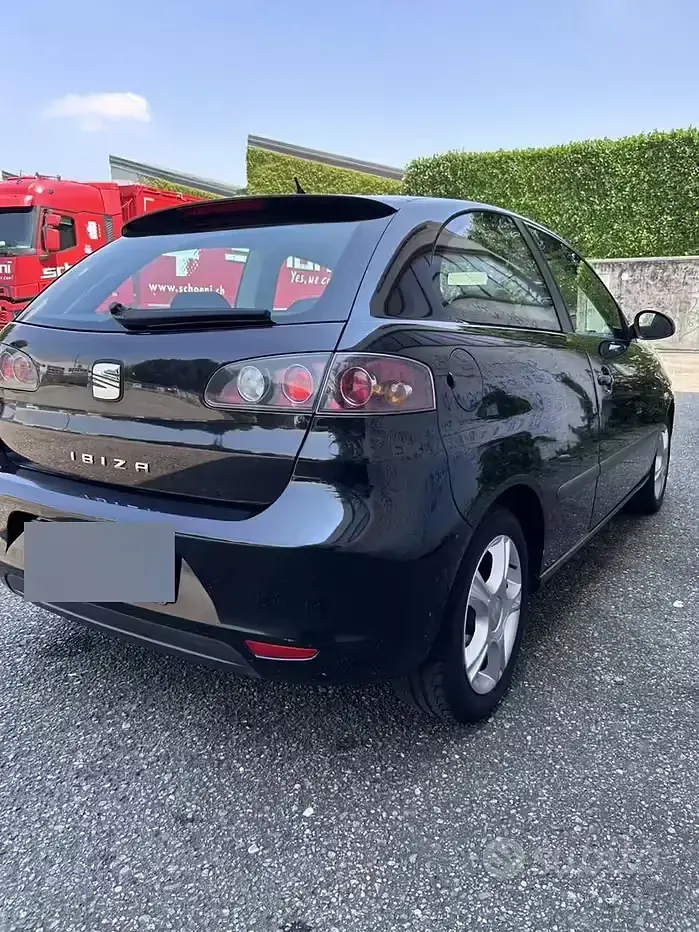 Usata Seat Ibiza 85 CV (62 kW) 2008 Nero Berlina