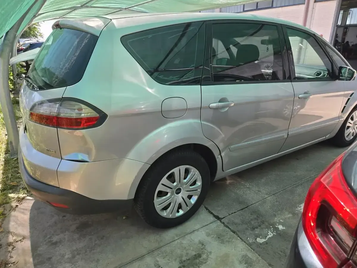 Usata Ford S-MAX Titanium 140 CV (102 kW) 2008 Argento Monovolume