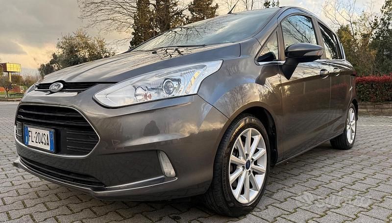 Begagnad Ford B-MAX Titanium 90 HK (66 kW) 2017 Grå Minibuss