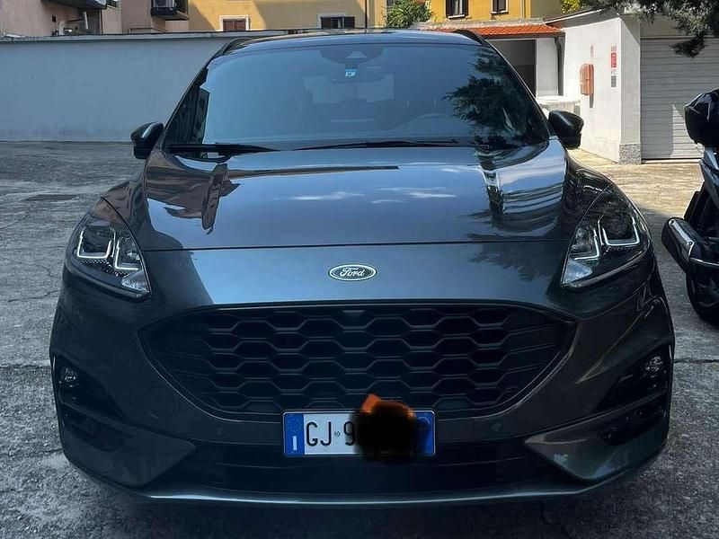 Usata Ford Kuga ST-Line 152 CV (111 kW) 2022 Grigio SUV