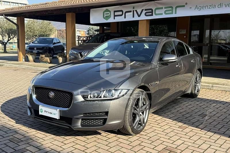 Usata Jaguar XE Pure 180 CV (132 kW) 2017 Grigio Berlina