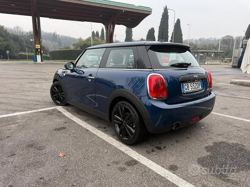 Usata Mini ONE 75 CV (55 kW) 2017 Blu Utilitaria