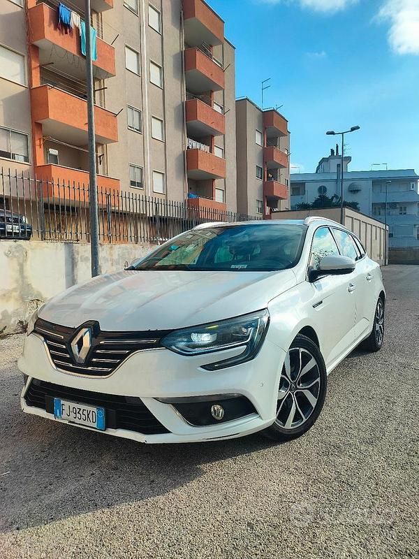 Usata Renault Mégane GrandTour Bose Edition 110 CV (80 kW) 2017 Bianco Station wagon