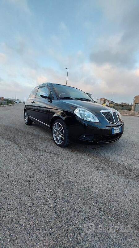 Usata Lancia Ypsilon 90 CV (66 kW) 2006 Nero Utilitaria