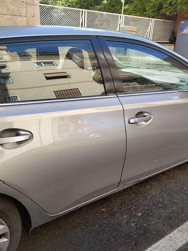 Usata Toyota Auris Hybrid Lounge 99 CV (72 kW) 2013 Grigio Berlina