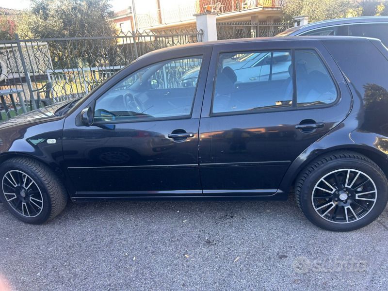 Nero Usata 2000 VW Golf IV Tre volumi | 1200 € (Ottimo prezzo) - Immagine 1/4
