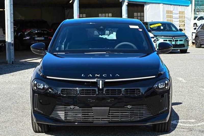 Nuova Lancia Ypsilon 101 CV (74 kW) 2026 Nero Utilitaria