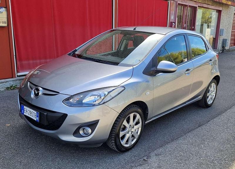 Usata Mazda 2 75 CV (55 kW) 2011 Argento Utilitaria
