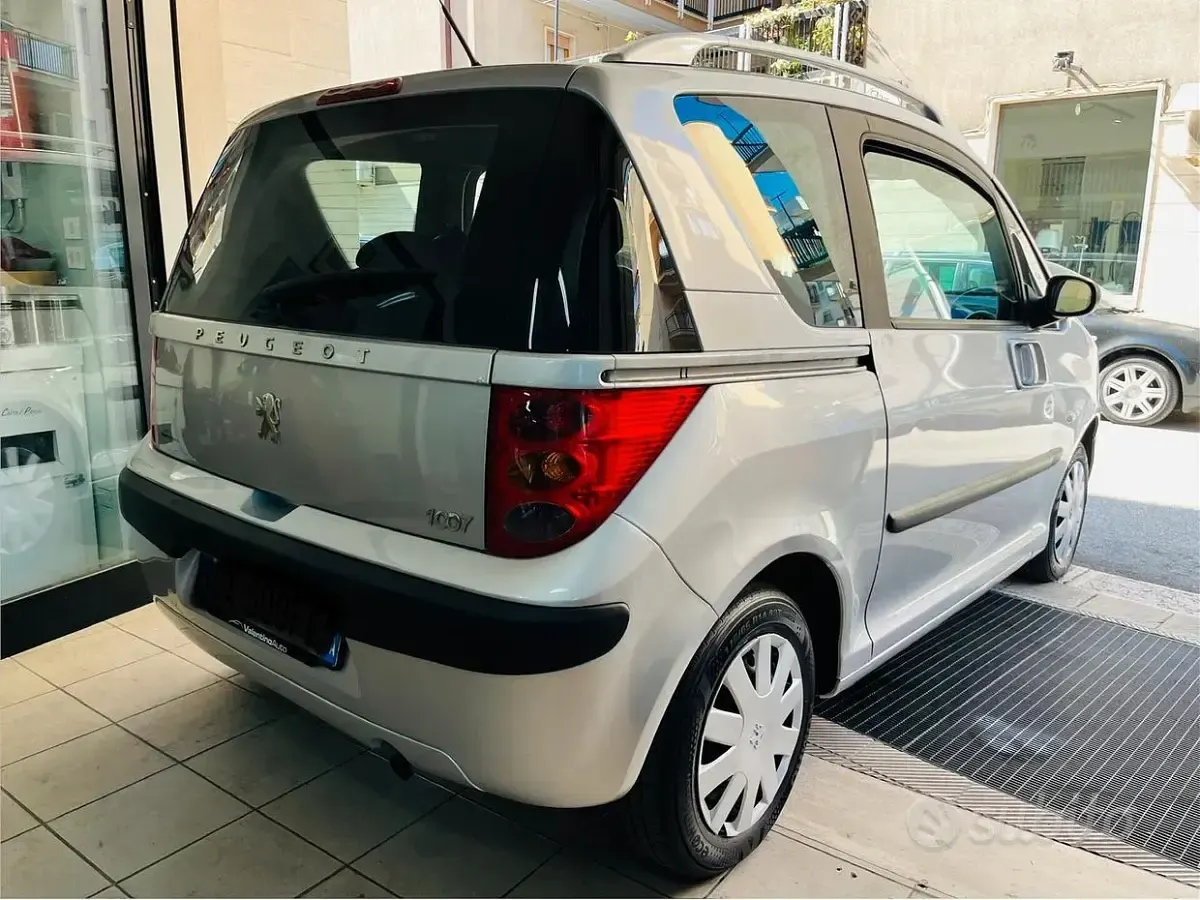 Usata Peugeot 1007 68 CV (50 kW) 2005 Grigio Monovolume