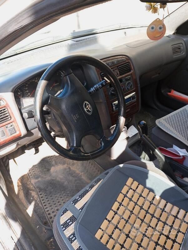Usata Toyota Avensis 90 CV (66 kW) 2000 Grigio Station wagon