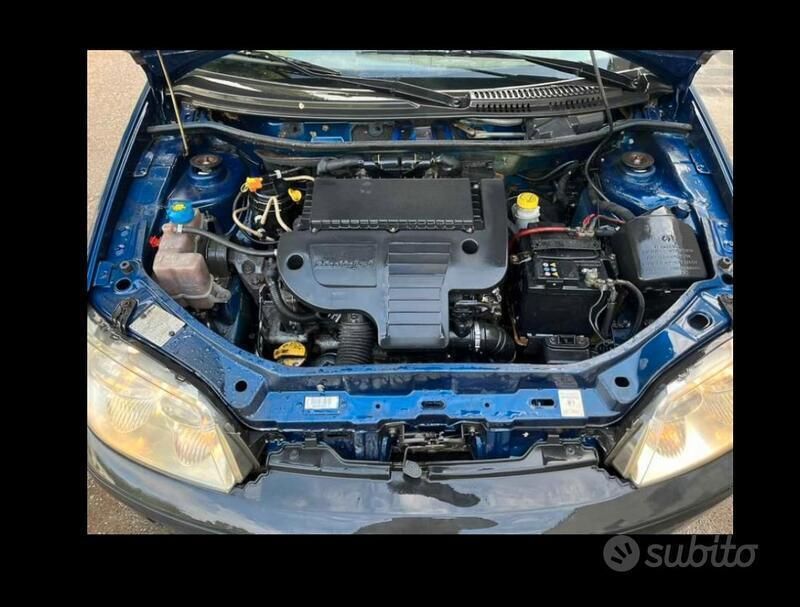 Usata Fiat Punto 60 CV (44 kW) 2004 Blu Utilitaria