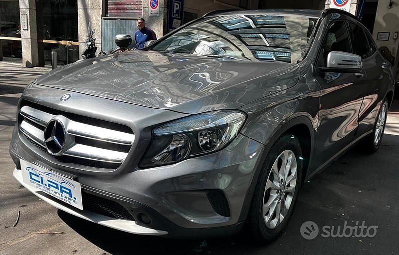 Usata Mercedes GLA200 Premium 136 CV (100 kW) 2015 Grigio SUV