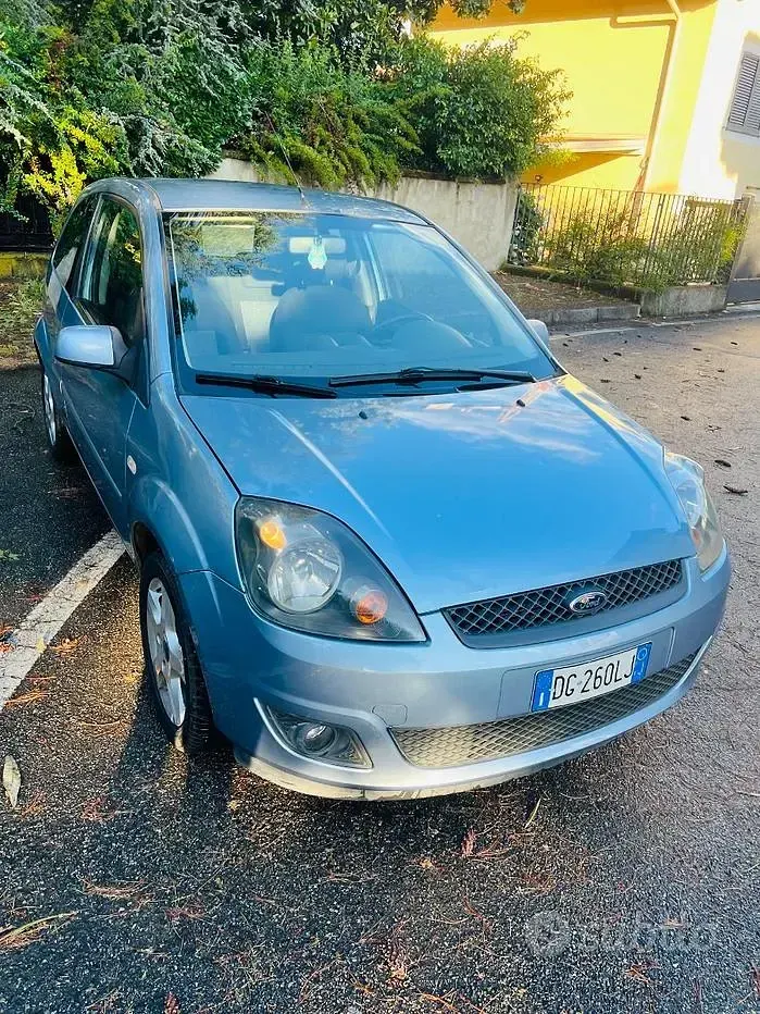 Usata Ford Fiesta 75 CV (55 kW) 2007 Bluazzurro Utilitaria