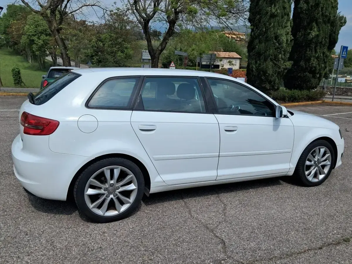 Usata Audi A3 Ambition 105 CV (77 kW) 2011 Bianco Utilitaria