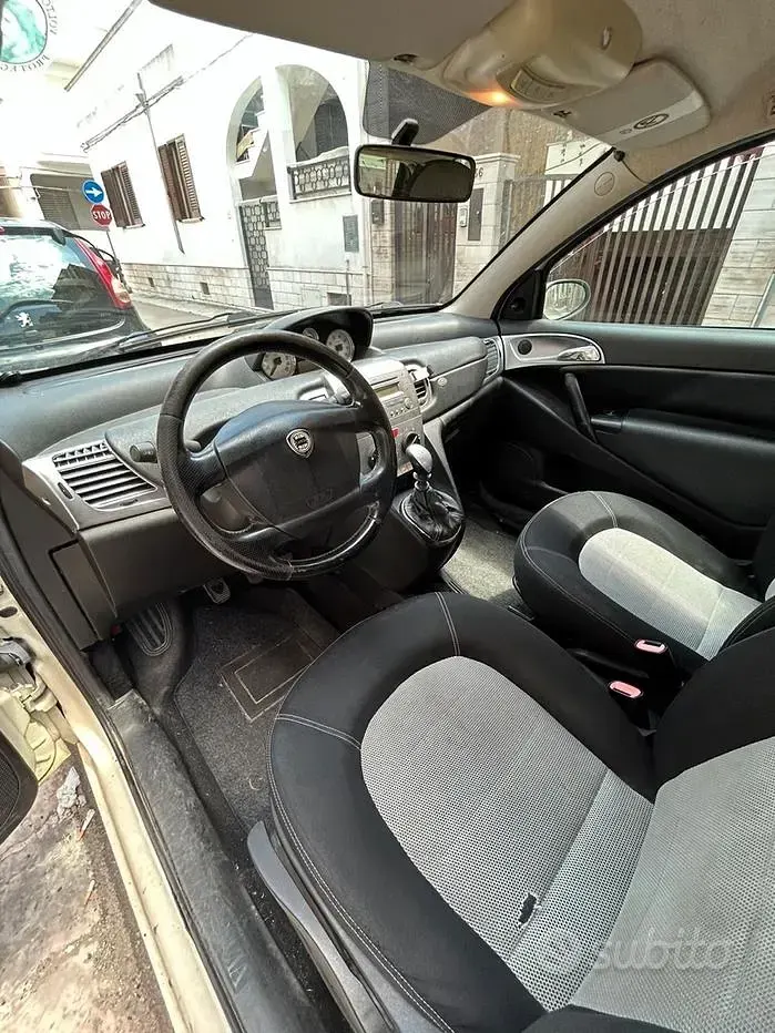 Usata Lancia Ypsilon 60 CV (44 kW) 2006 Utilitaria