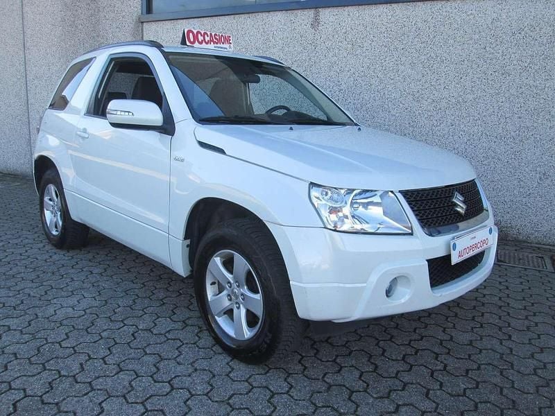 Bianco Usata 2010 Suzuki Grand Vitara SUV | 8900 € (Buon prezzo) - Immagine 1/4