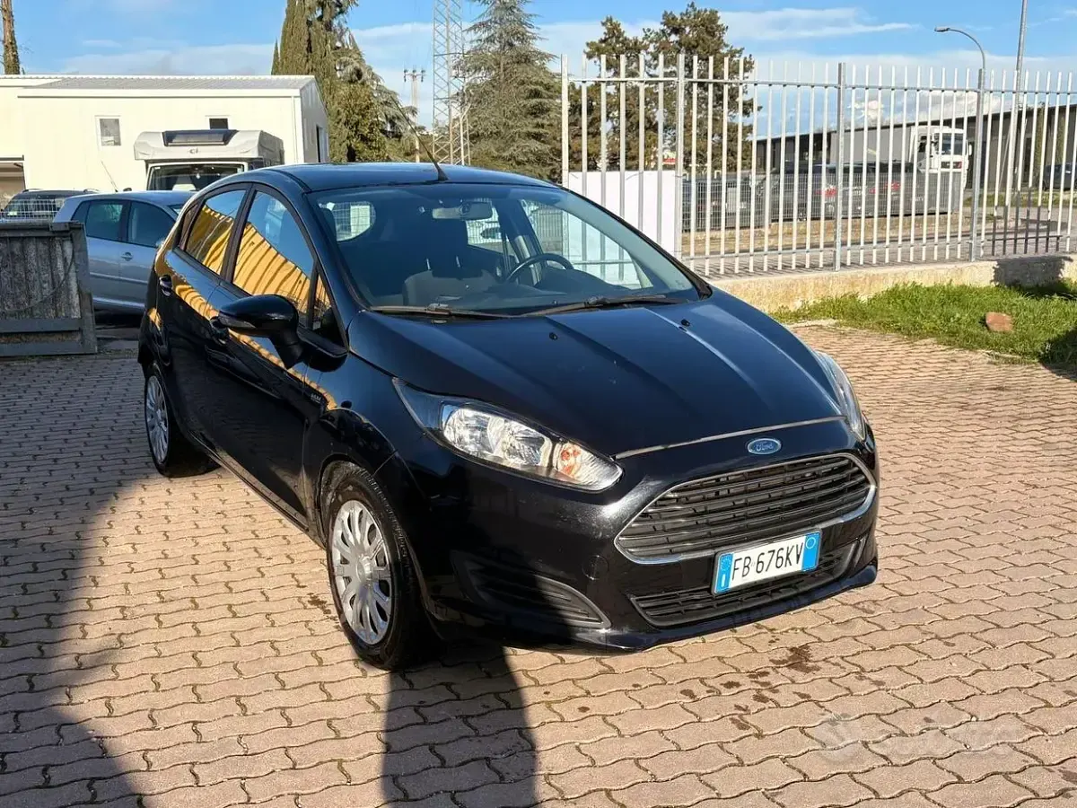 Second-hand Ford Fiesta 95 CP (69 kW) 2015 Negru Hatchback