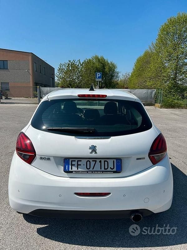 Usata Peugeot 208 Active 82 CV (60 kW) 2016 Bianco Utilitaria