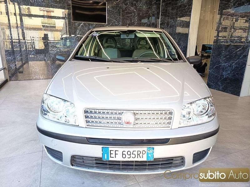 Grigio Usata 2010 Fiat Punto Active Tre volumi | 2500 € (Ottimo prezzo) - Immagine 1/4
