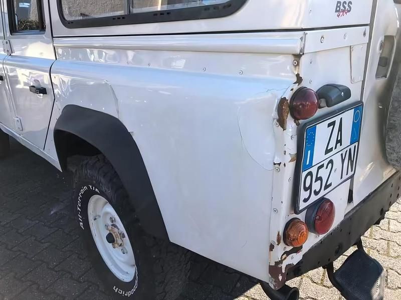 Usata Land Rover Defender 122 CV (89 kW) 2010 Beige SUV