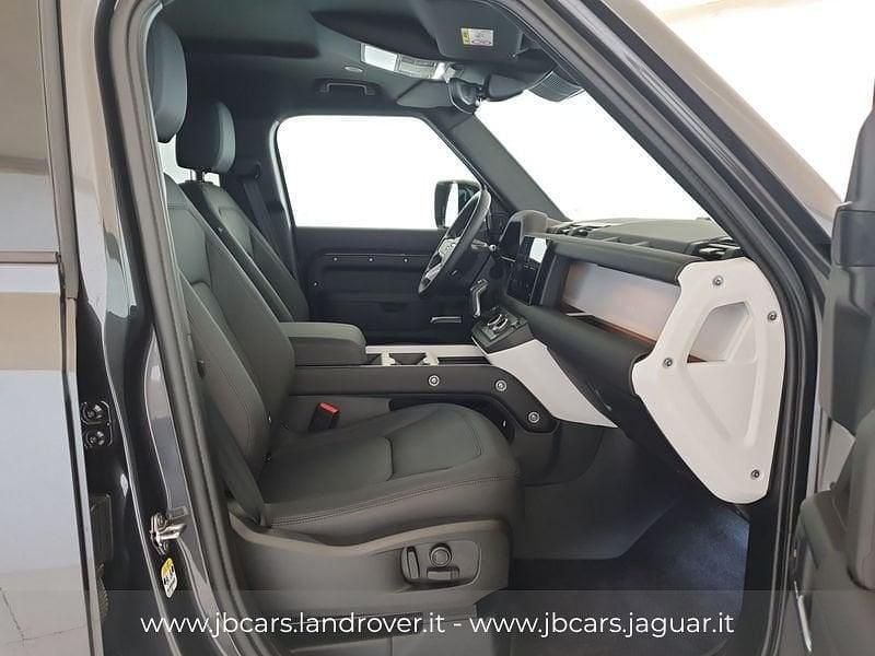 Usado Land Rover Defender SE Dynamic 200 CV (147 kW) 2025 Gris SUV