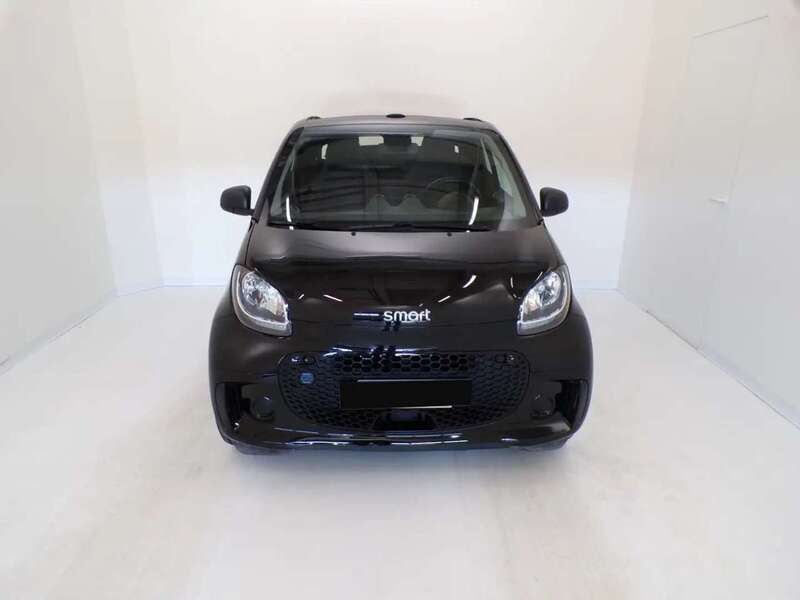Usata Smart ForTwo Electric Drive Pure 41 kW (56 CV) 2021 Jack black Cabrio