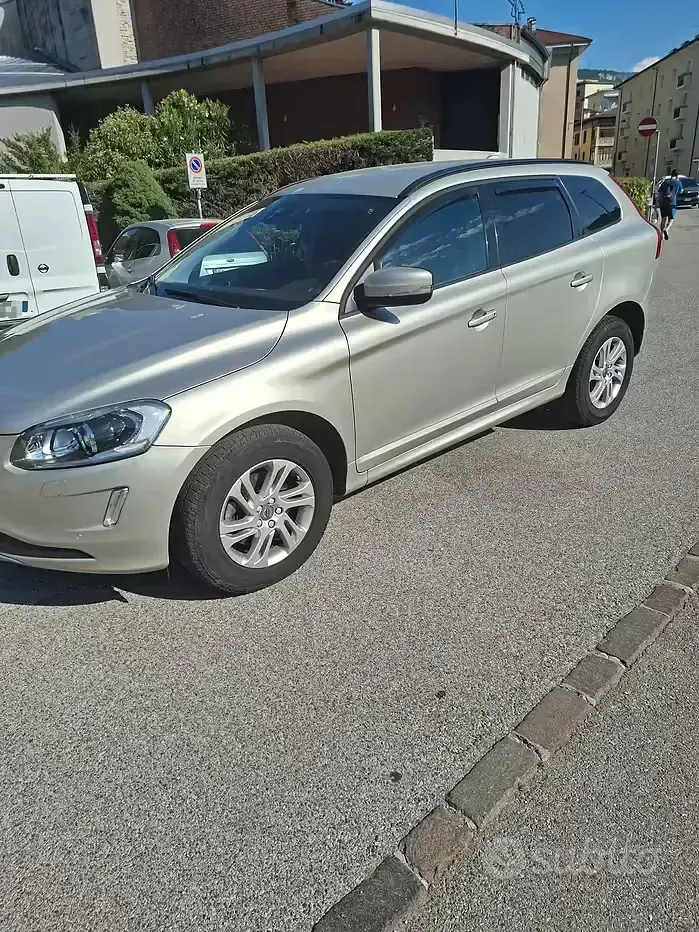 Usata Volvo XC60 Business Edition 150 CV (110 kW) 2017 Grigio SUV
