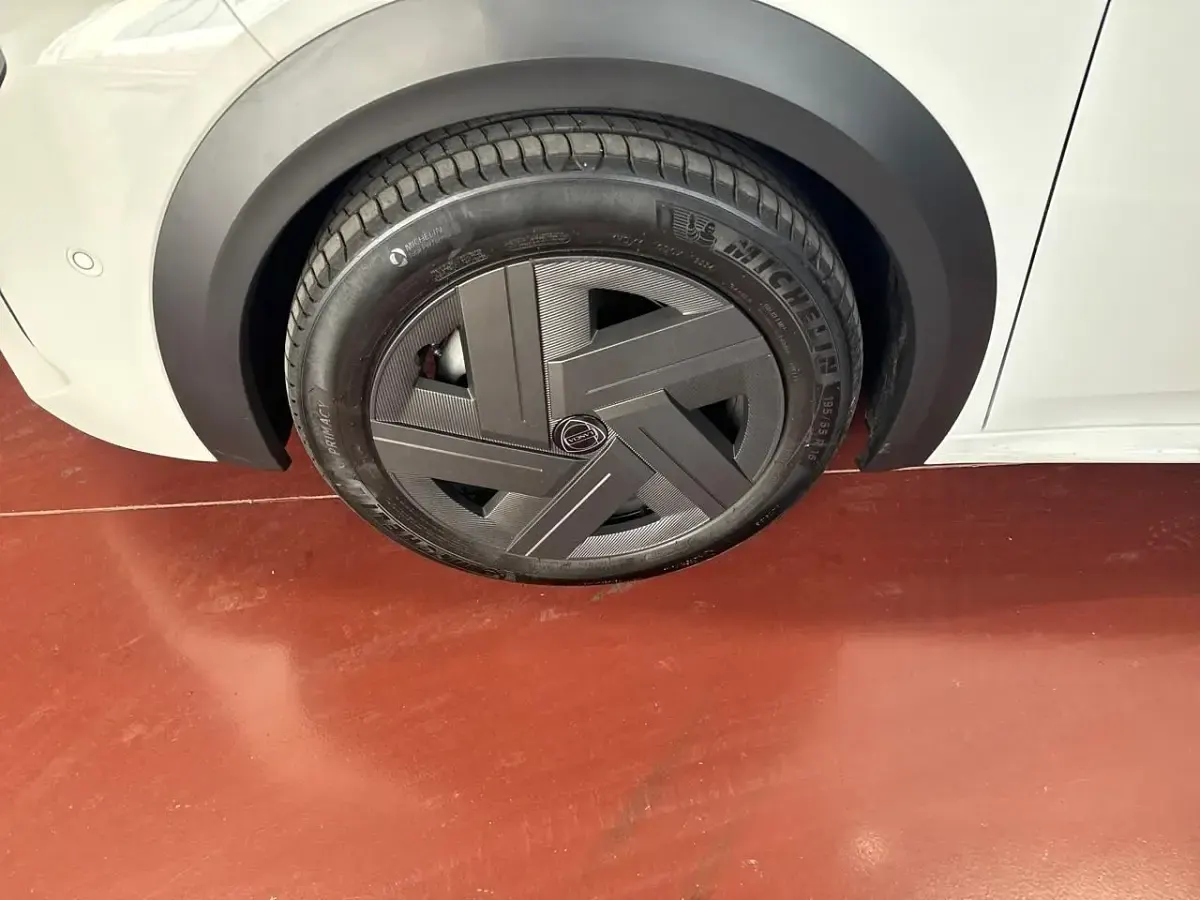 Usata Lancia Ypsilon 101 CV (74 kW) 2024 Bianco Utilitaria