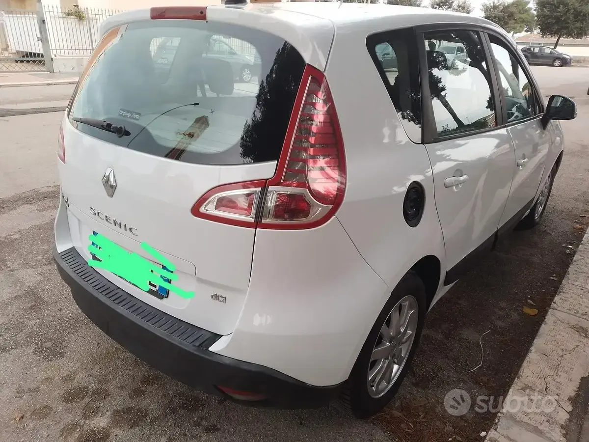 Usata Renault Scénic III 110 CV (80 kW) 2011 Bianco Monovolume